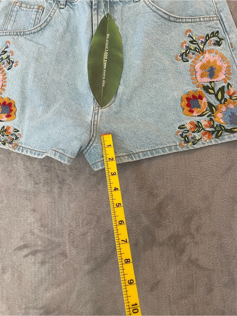 FARM Rio Light Blue Denim Shorts with Multicolor Floral Embroidery Size 31 NWT - Picture 4 of 9